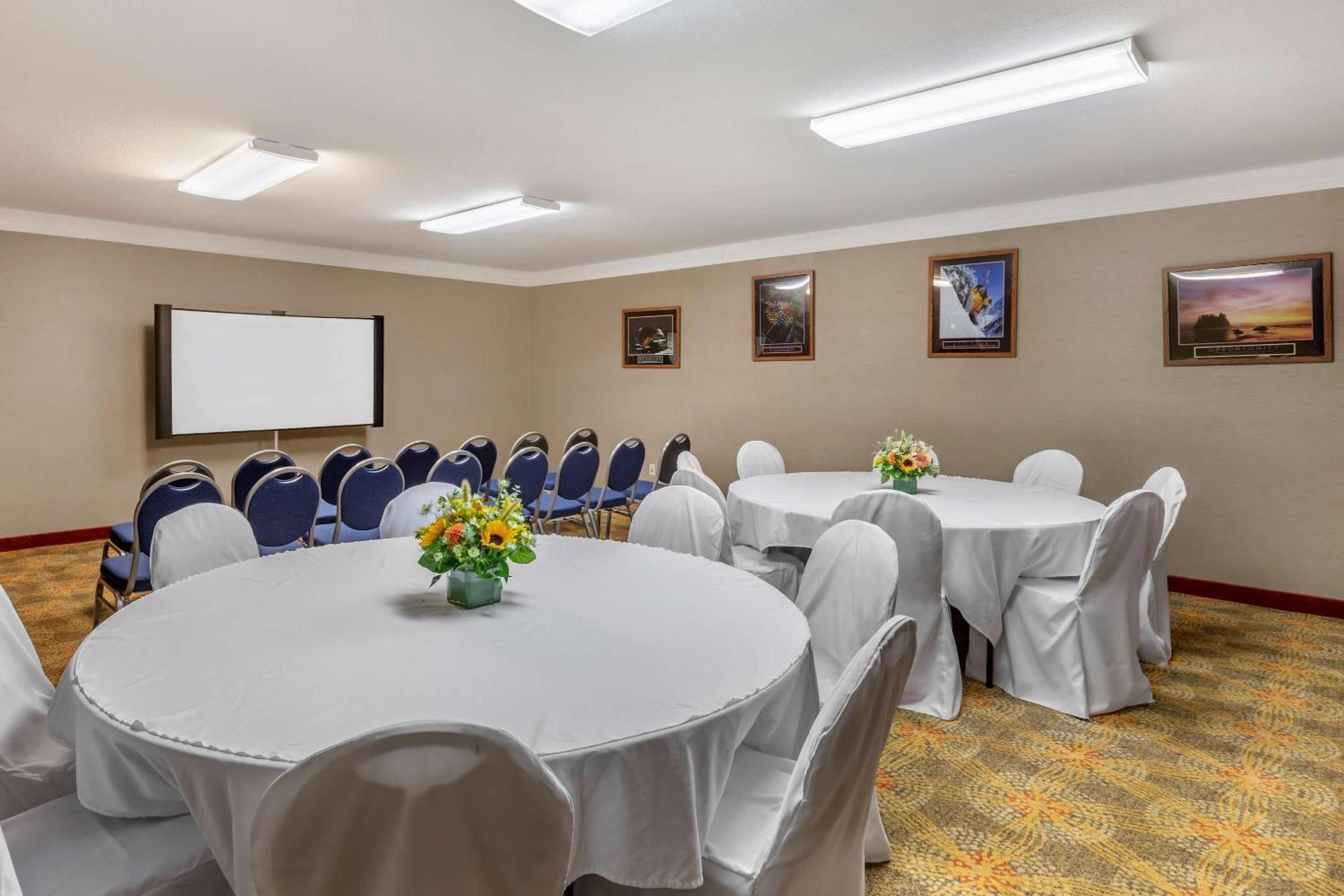 Comfort Suites Visalia - Convention Center Bagian luar foto