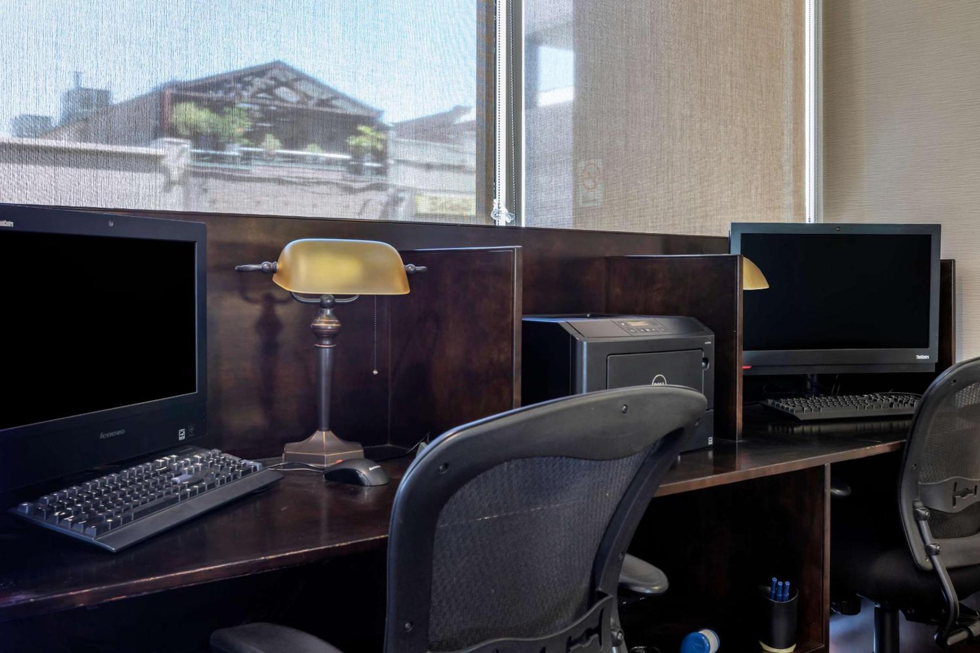 Comfort Suites Visalia - Convention Center Bagian luar foto