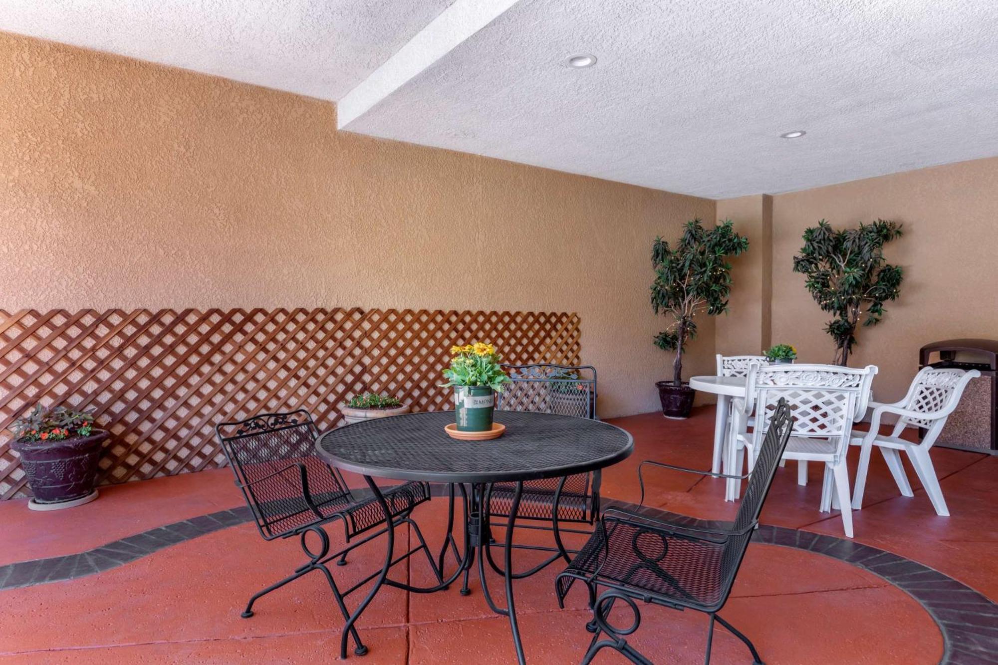 Comfort Suites Visalia - Convention Center Bagian luar foto