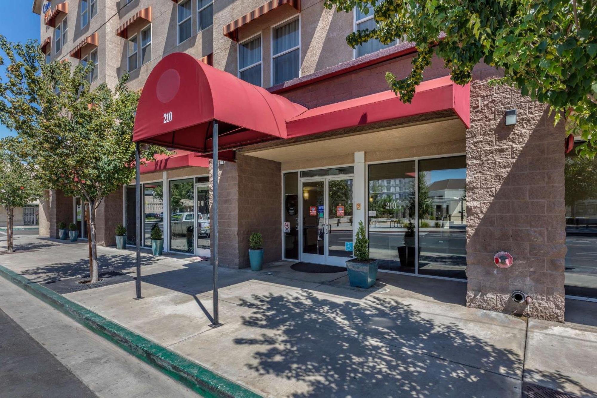 Comfort Suites Visalia - Convention Center Bagian luar foto