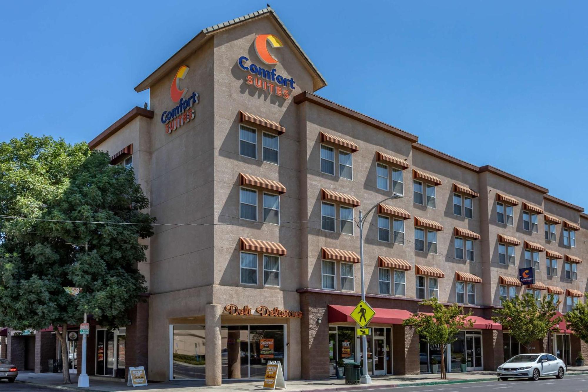 Comfort Suites Visalia - Convention Center Bagian luar foto